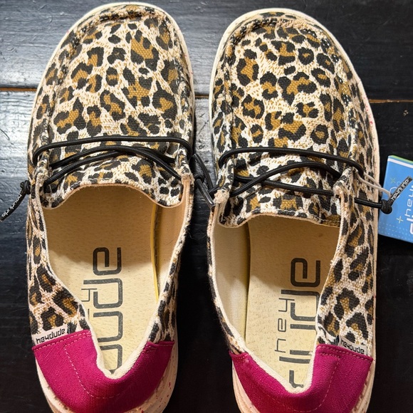 Hey Dude Girl's Wendy Youth Cheetah Hot Pink 130129758 Size Y2 /L3 Slip On Shoes - Picture 7 of 10